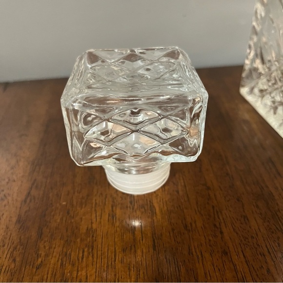 Beautiful Vintage WHISKEY/Tequi
Decanter 1960 Cut Glass With a fan design. Italy - Picture 9 of 11